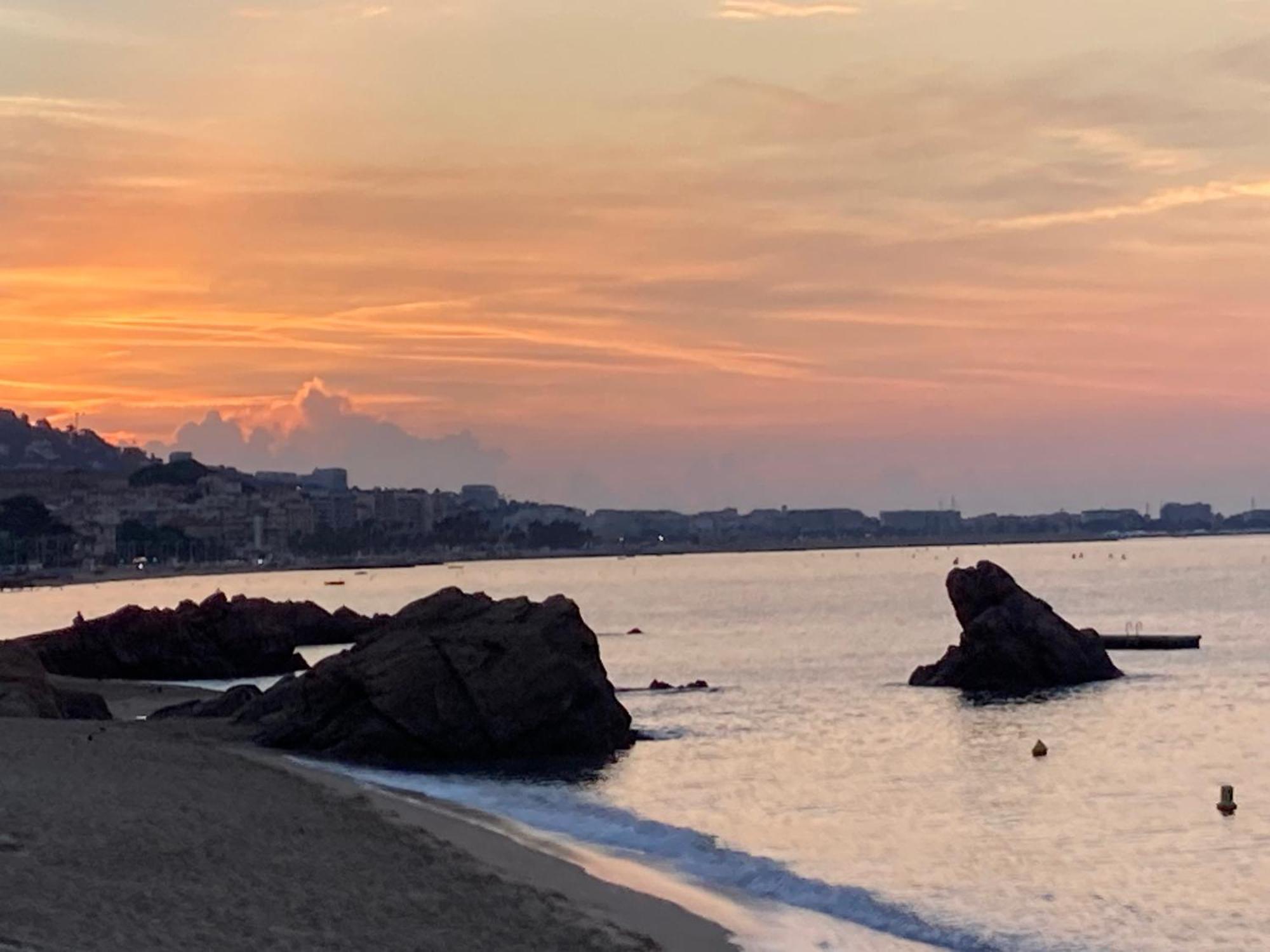 Chambre Parentale , Salle De Bain Privee, Acces Plages & Vue Mer Du Salon Dans Appartement Partage Chez L'Habitant ,, Master Bedroom, Private Bathroom, Beach Access & Sea View Cannes Buitenkant foto