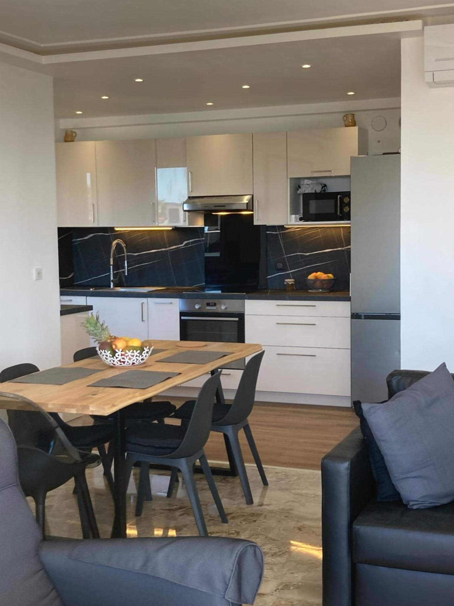 Chambre Parentale , Salle De Bain Privee, Acces Plages & Vue Mer Du Salon Dans Appartement Partage Chez L'Habitant ,, Master Bedroom, Private Bathroom, Beach Access & Sea View Cannes Buitenkant foto