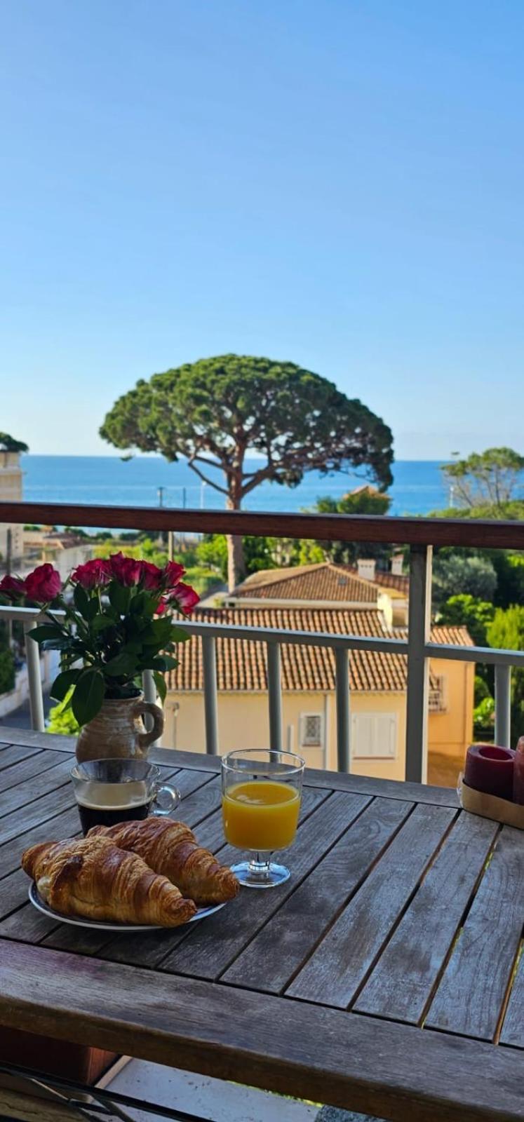 Chambre Parentale , Salle De Bain Privee, Acces Plages & Vue Mer Du Salon Dans Appartement Partage Chez L'Habitant ,, Master Bedroom, Private Bathroom, Beach Access & Sea View Cannes Buitenkant foto