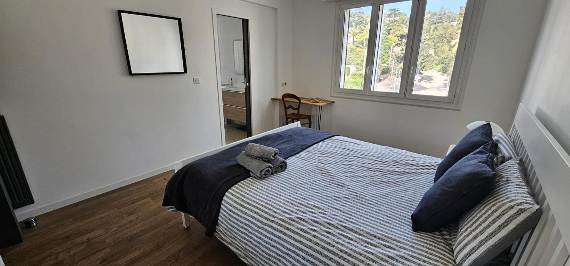 Chambre Parentale , Salle De Bain Privee, Acces Plages & Vue Mer Du Salon Dans Appartement Partage Chez L'Habitant ,, Master Bedroom, Private Bathroom, Beach Access & Sea View Cannes Buitenkant foto